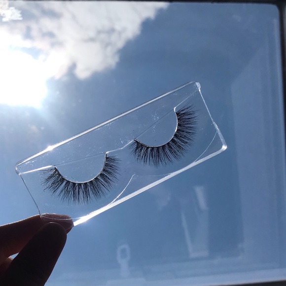 Lashes - Picture 1 of 6